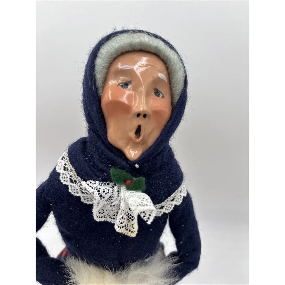 Byers Choice-Victorian Grandmother, Black & Plaid 1987